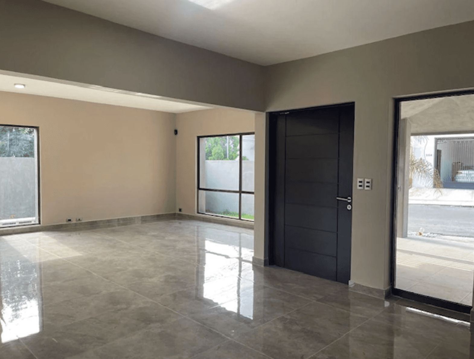 Casa en Renta Lomas del Valle Totalmente Remodelada